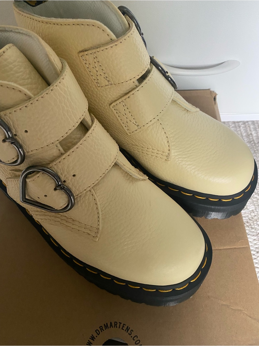 Dr. Martens Kids Pale Yellow Leather Heart-Buckle Boots